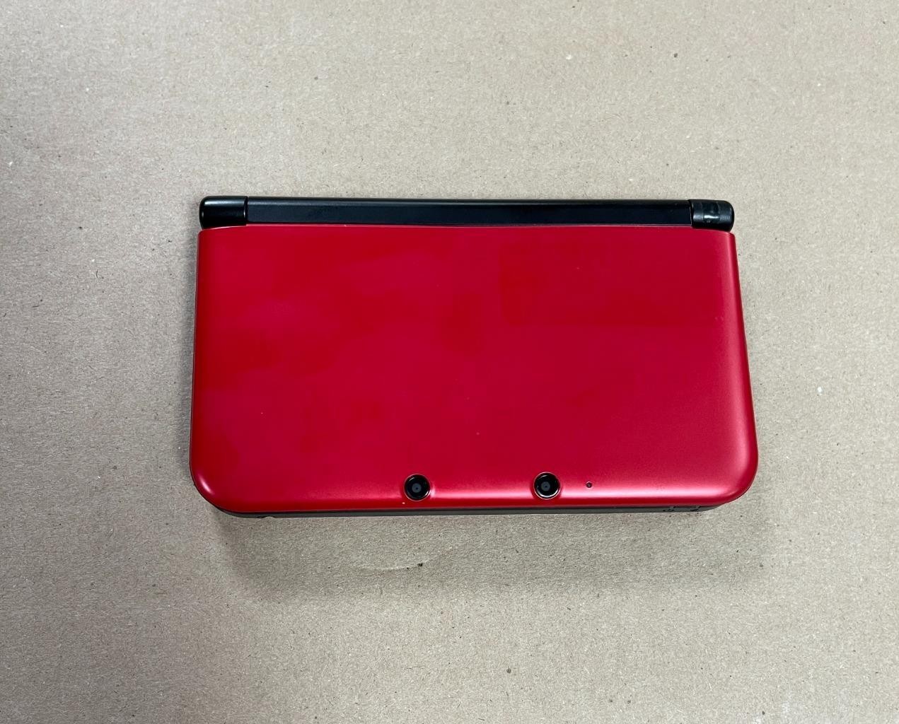 NINTENDO 3DS XL RED & BLACK HANDHELD CONSOLE- USED.