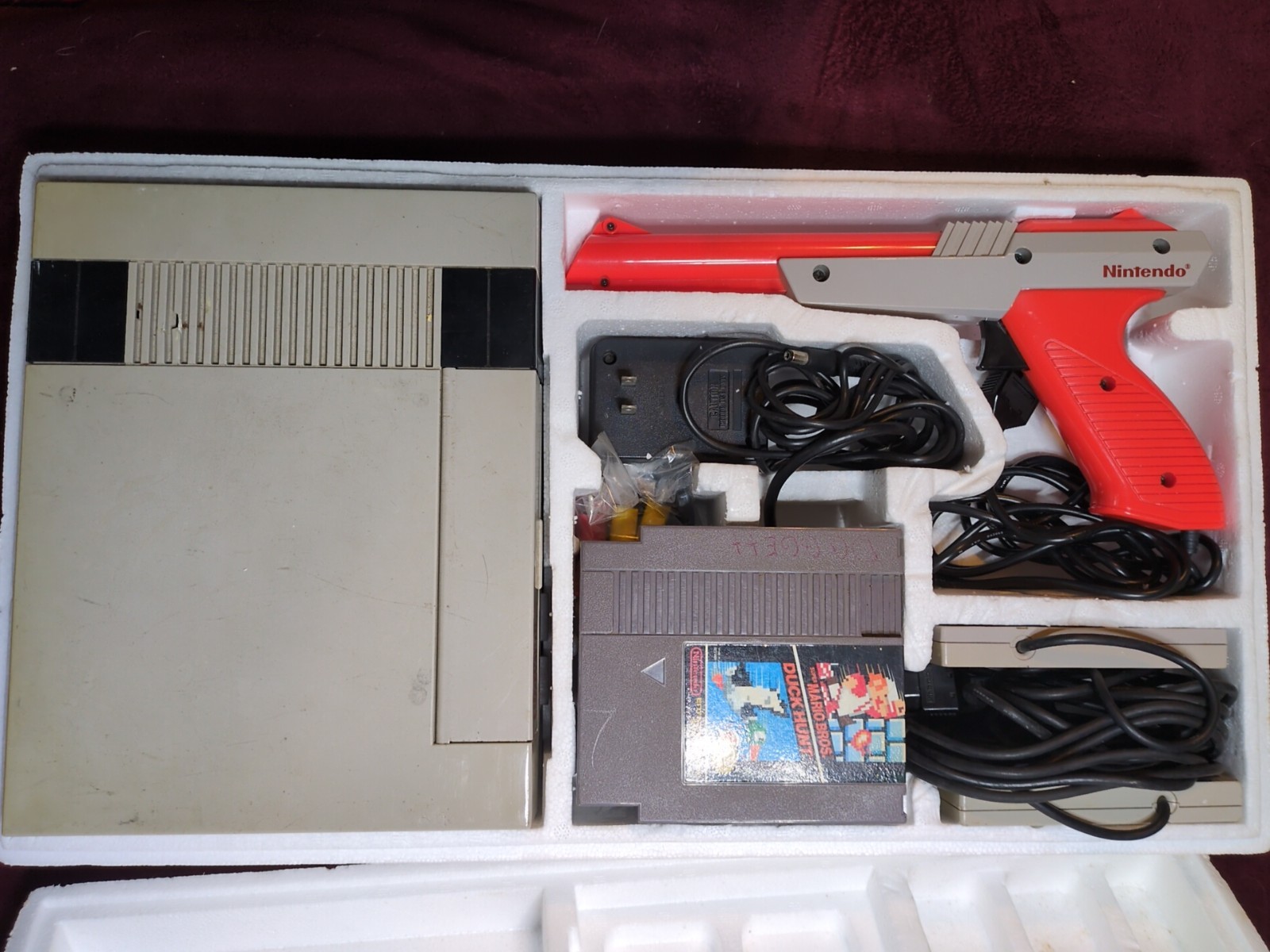 Nintendo NES Action Set Home Console – Grey Box /w Styro – Tested With 8 Games!
