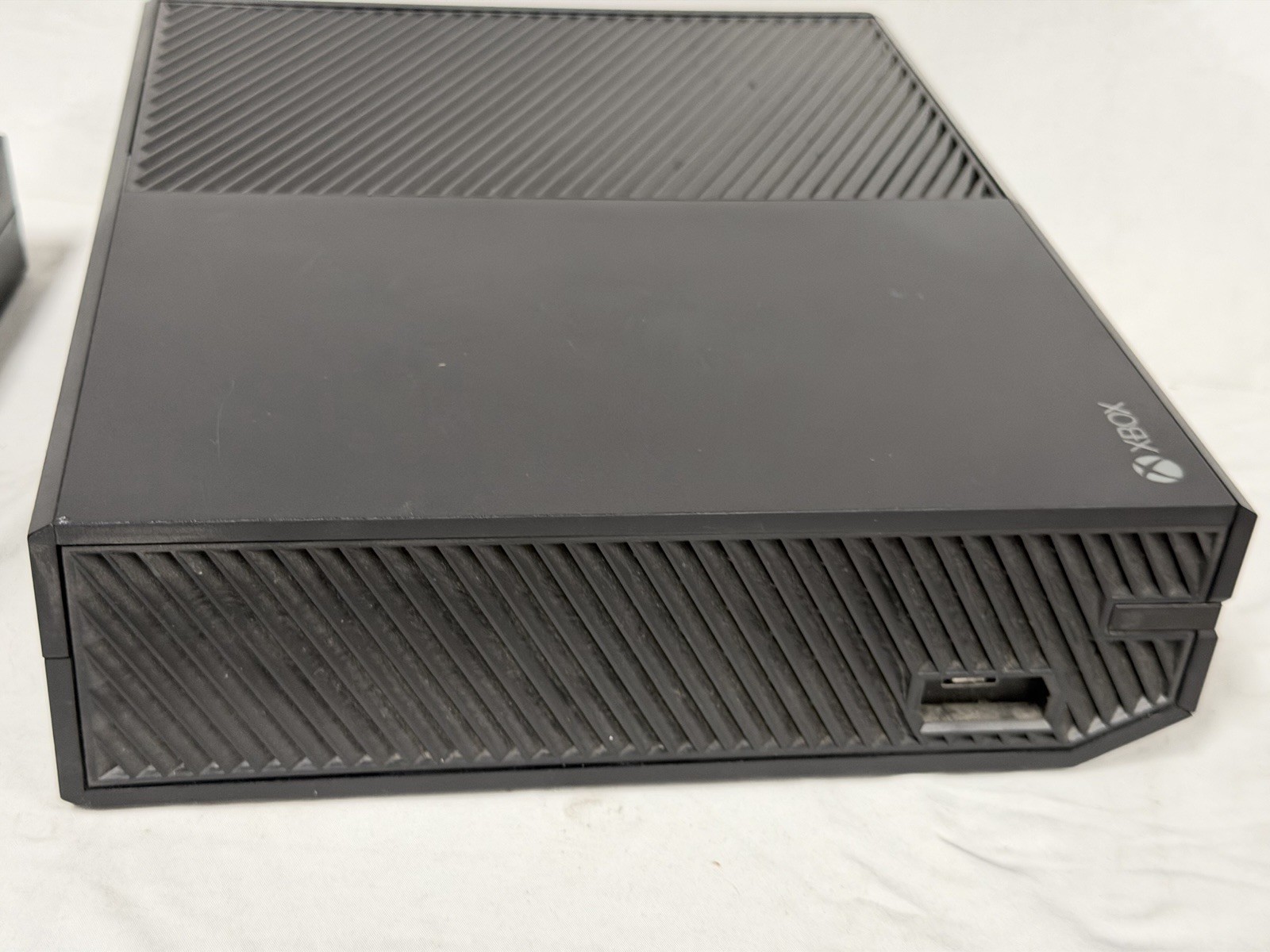 Microsoft Xbox One w/ Controller 500GB Black Console (Model 1540)