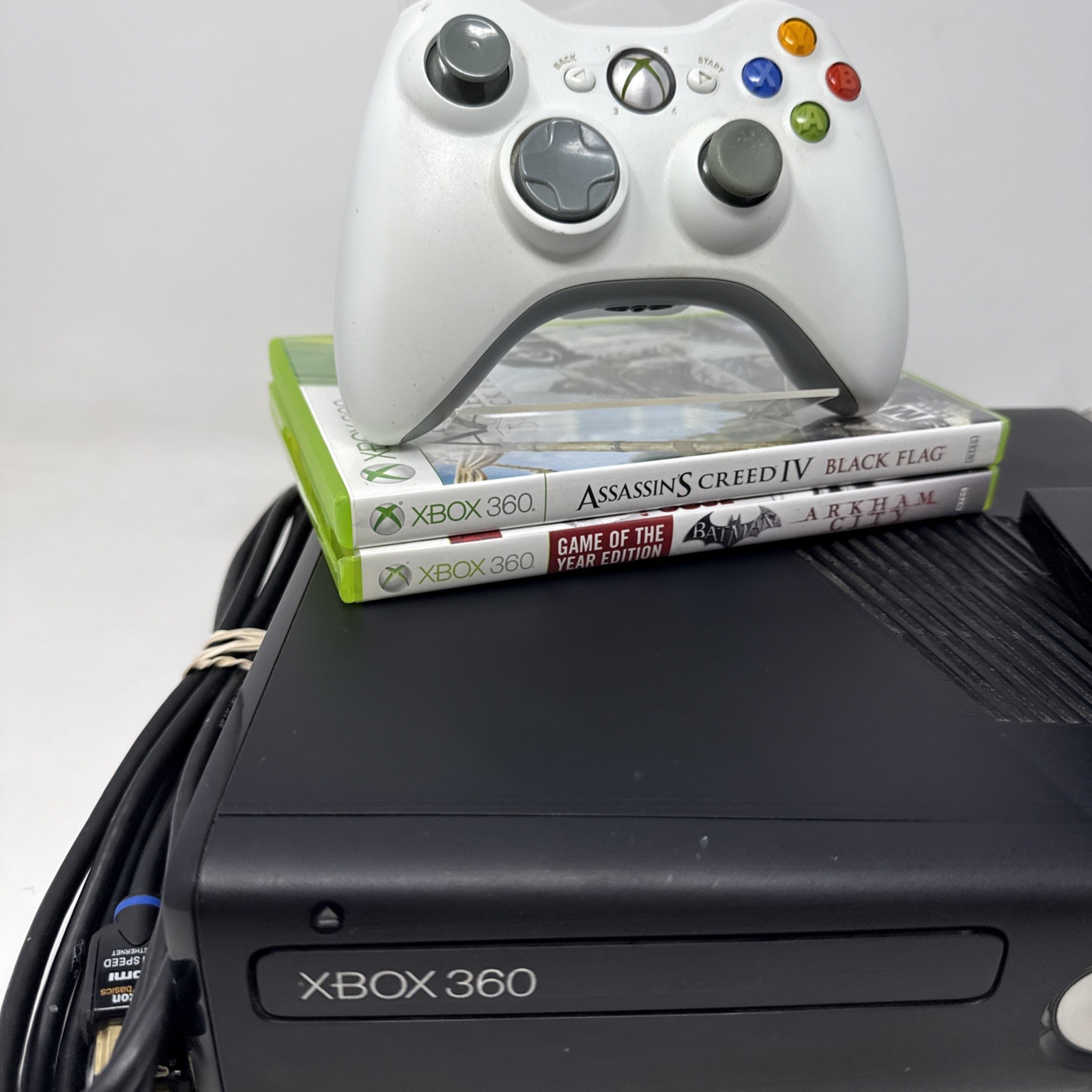 MICROSOFT XBOX 360S – 500GB – 1439 – Controller, Cables, 2 Games Tested Works