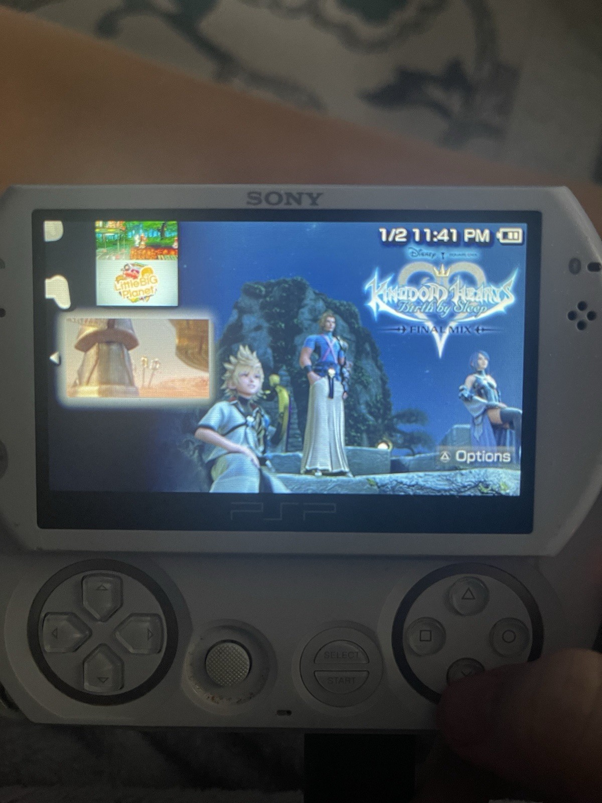 Sony PSP Go PSP-N1001 White 6870MB Wi-Fi Handheld Console *see description* SALE