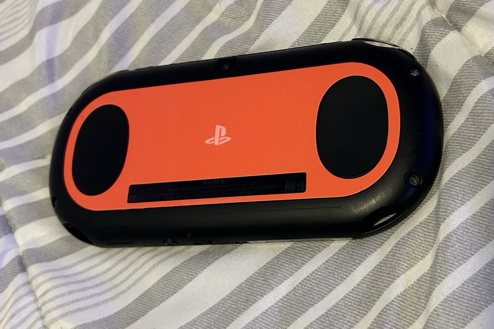 PS Vita 2000