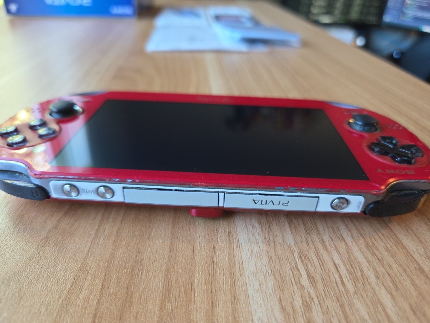 PS Vita Cosmic Red PCH 1000 ZA03 Console Charger Box Playstation PSV [BOX]