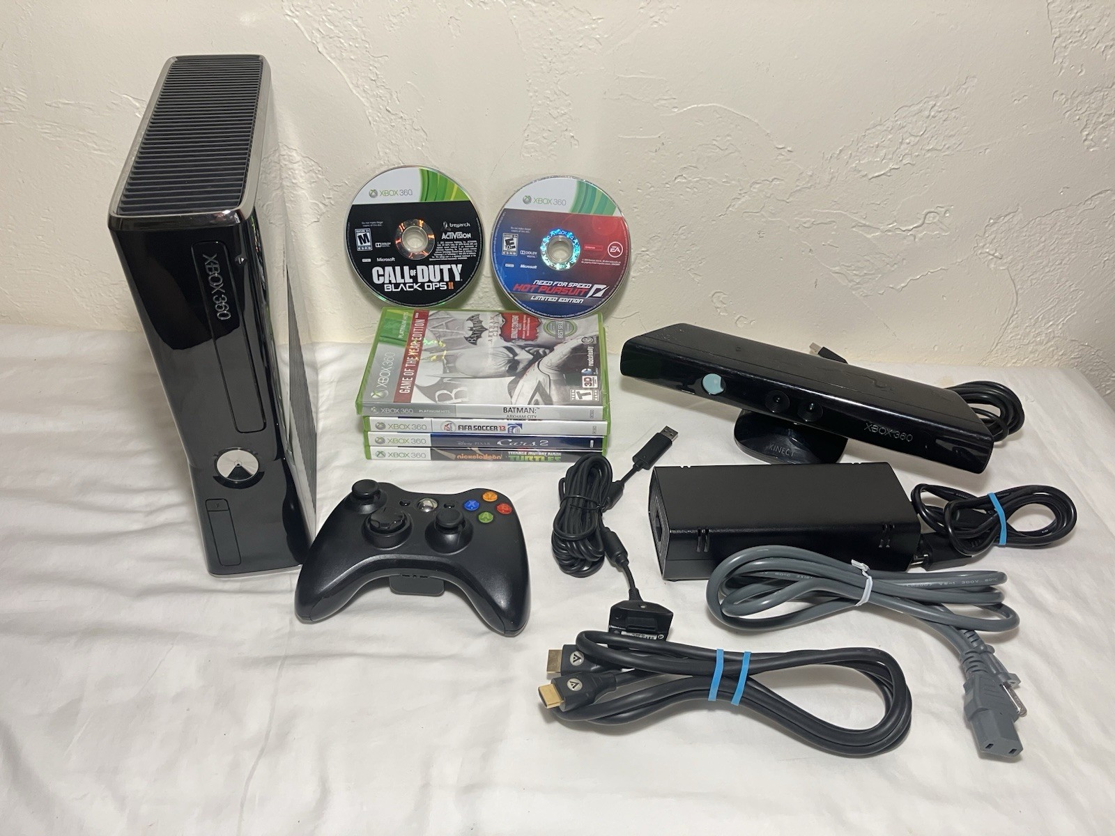 Microsoft Xbox 360 S #1439 250GB Console Bundle 6 Games, Kinect & OEM Controller