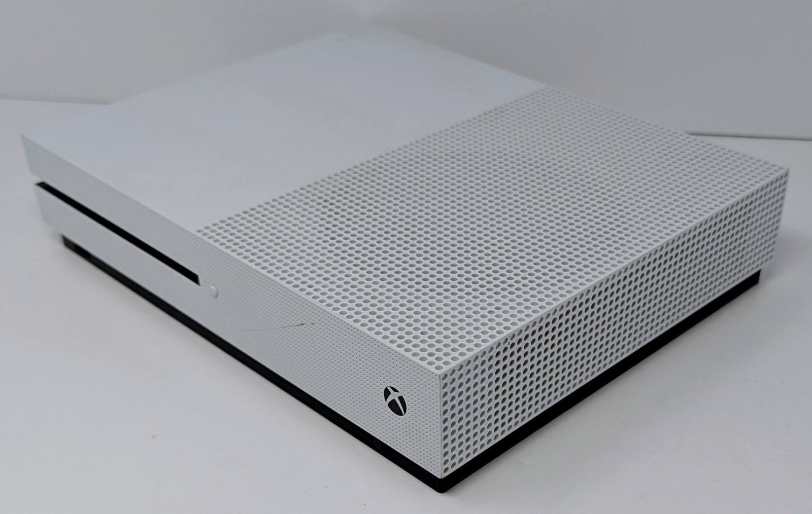 Microsoft Xbox One S 1 TB White Console Bundle w/ Cars 3 Driven To Win – Tested!