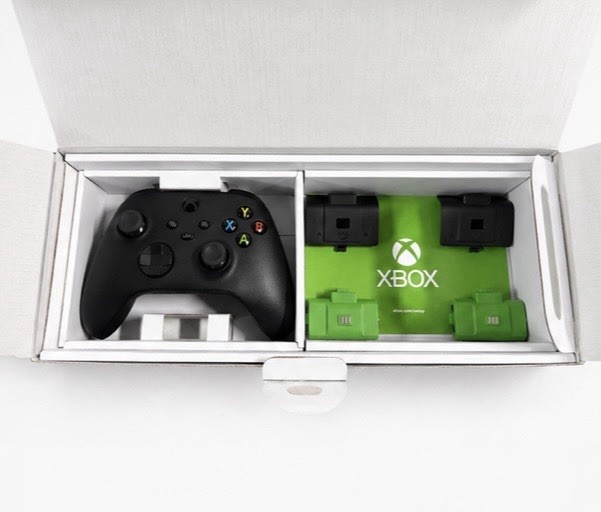 Xbox Series S 512GB Console Complete in Box w/ Rechargeable Batteries Tested