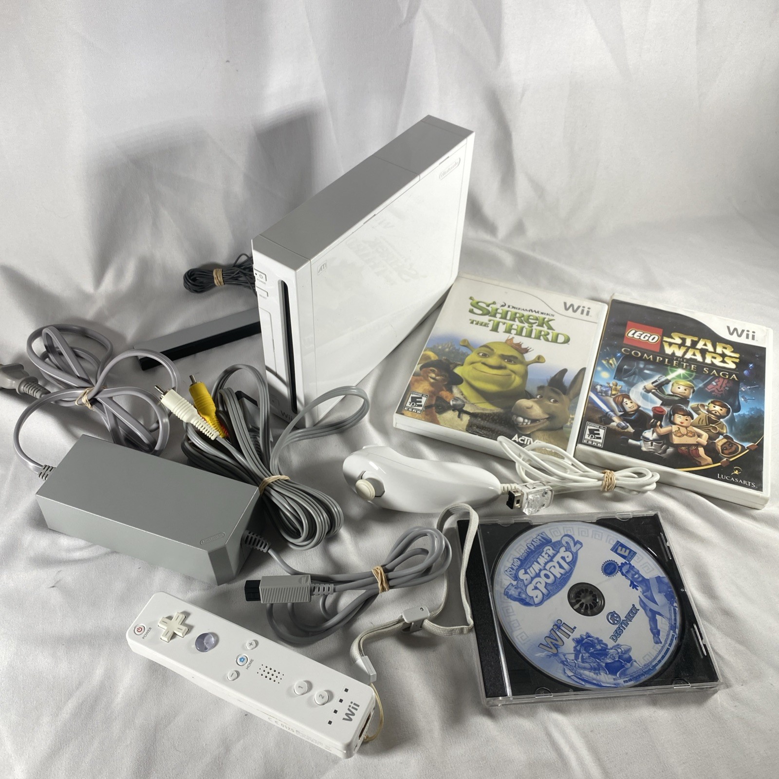 Nintendo Wii RVL-001 Console – White – Tested – GameCube Compatible w/ 3 Games