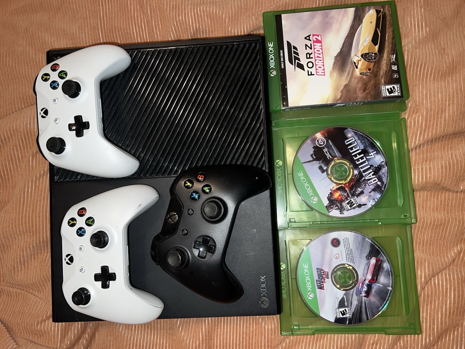 untested as is Xbox One With Three Controllers And 3 Games
