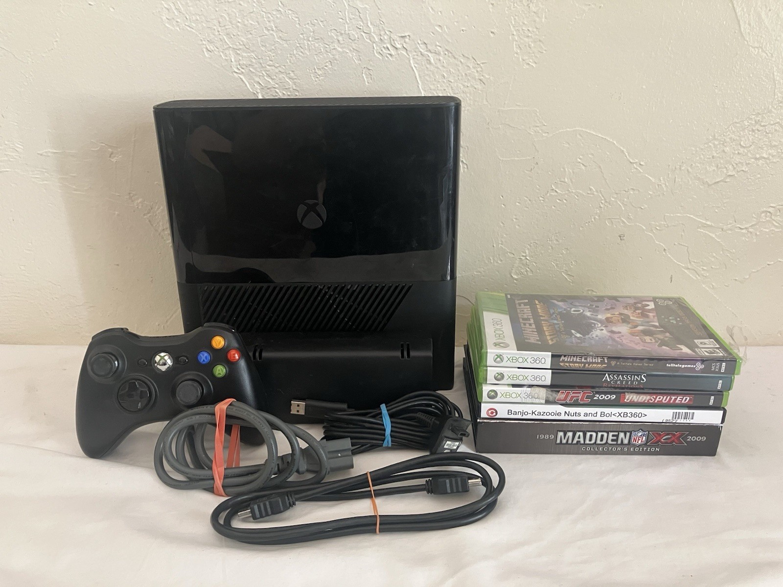 Microsoft Xbox 360 E 250GB Console #1538 W/ 5 Games, Controller, HDMI, Minecraft