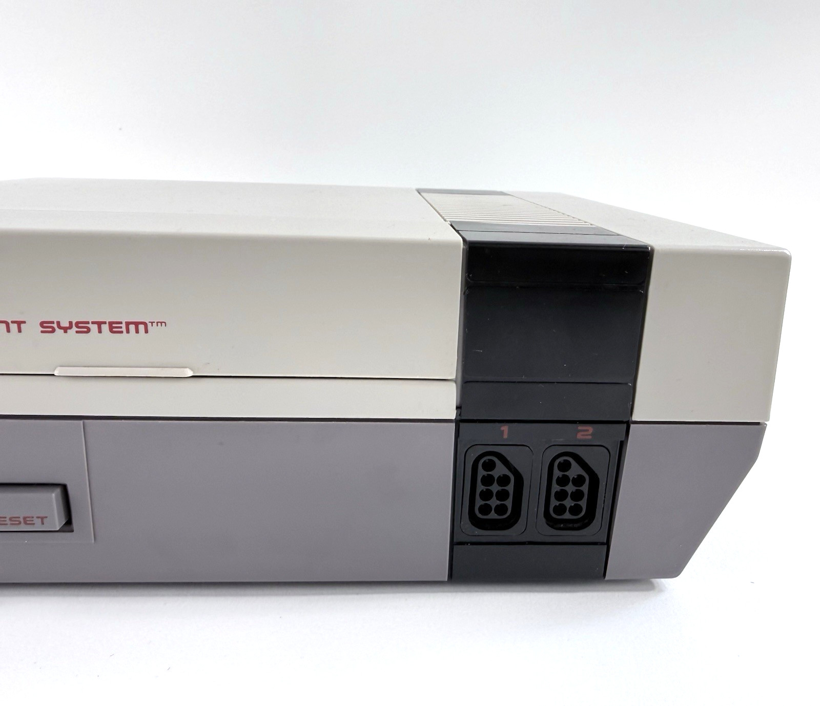Nintendo NES Console + Controller, Zapper, AV cable, Power Supply – Tested