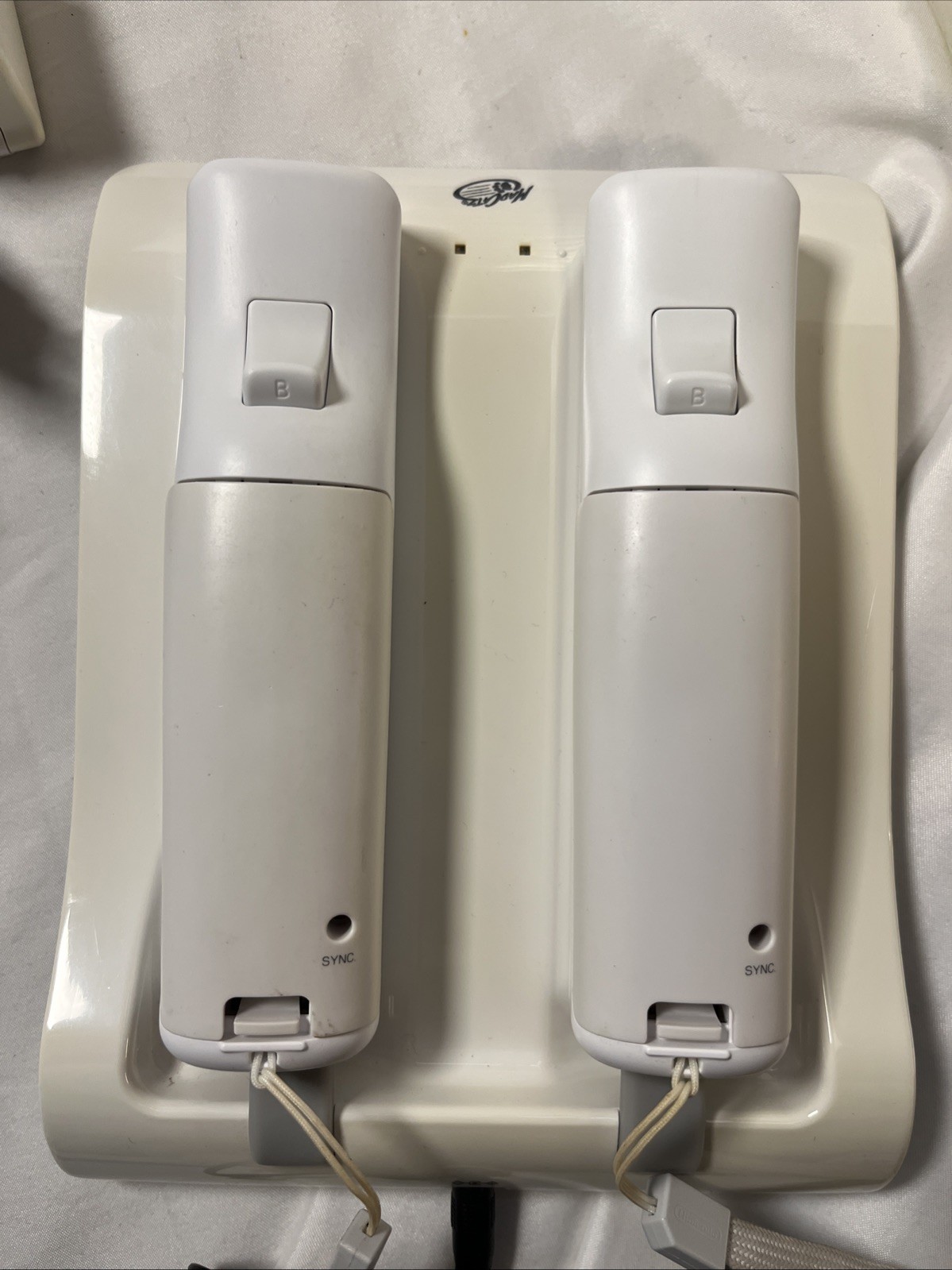 Nintendo Wii White Console (RVL-001) Bundle with 17 Games – Tested 2Controllers