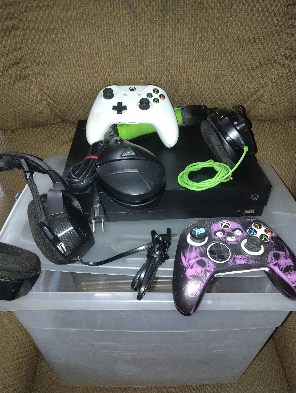 Xbox One X 1TB Console Black Model 1787 works great