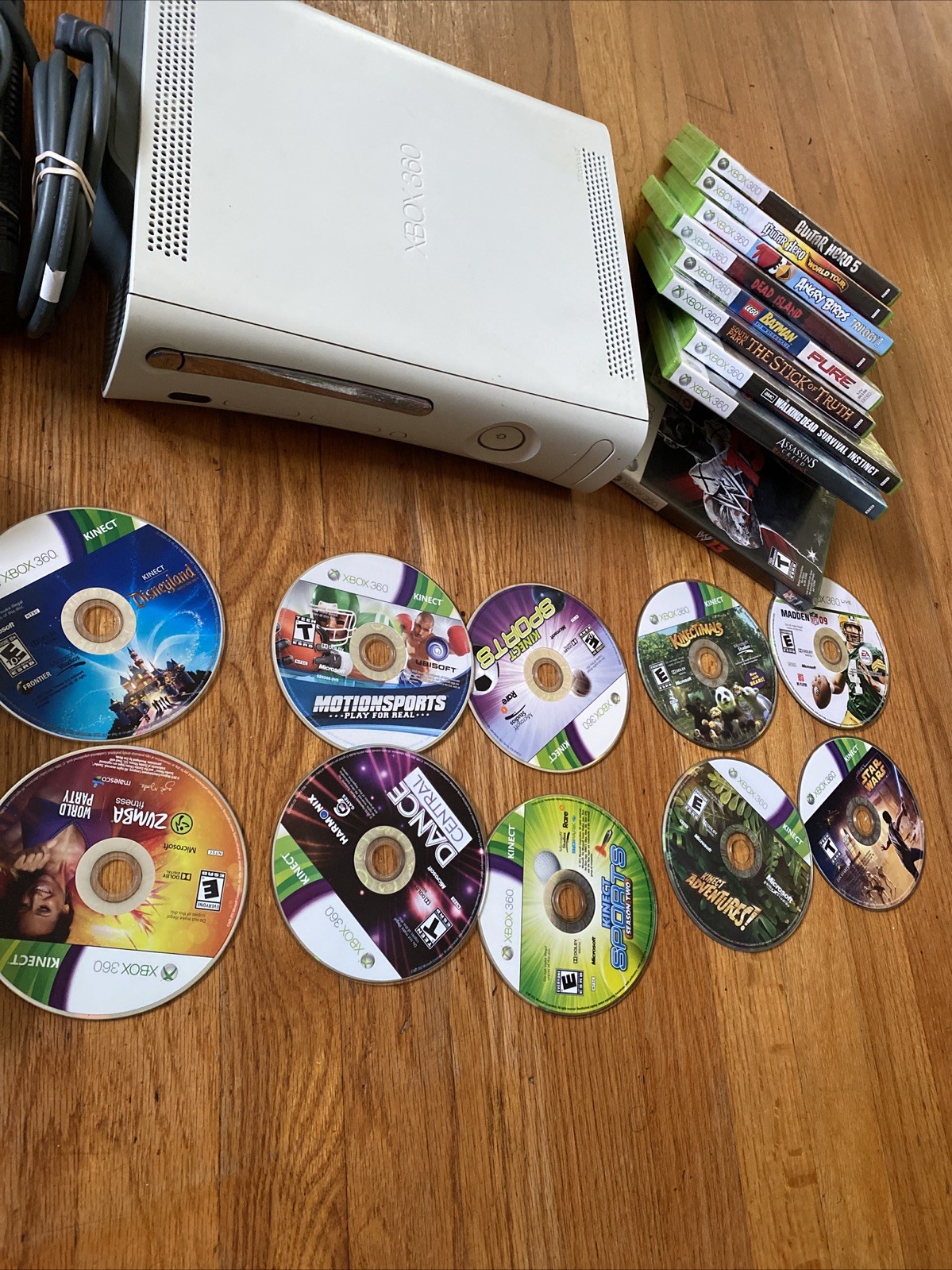 Read Description Xbox 360 White 250GB Console Bundle With 19 Games