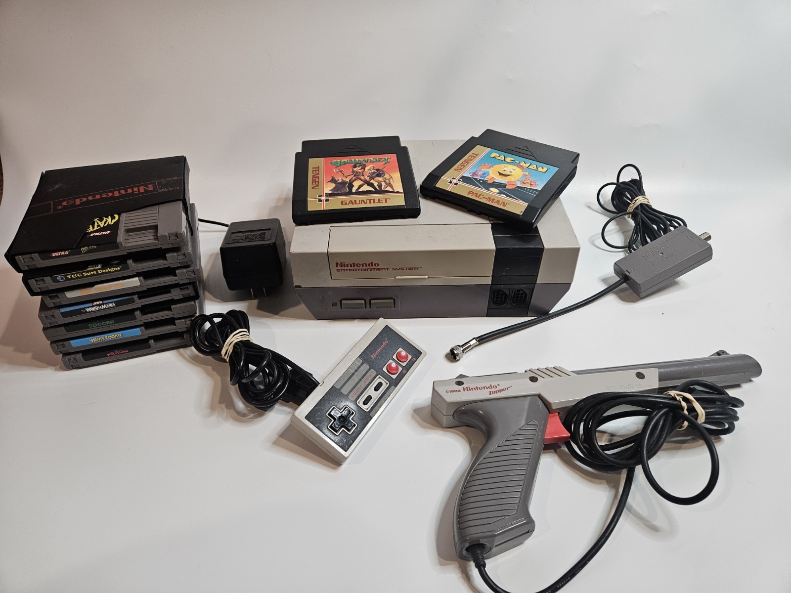 Nintendo NES Console Original Bundle 9 Games Mario/Duck Hunt/Track TESTED