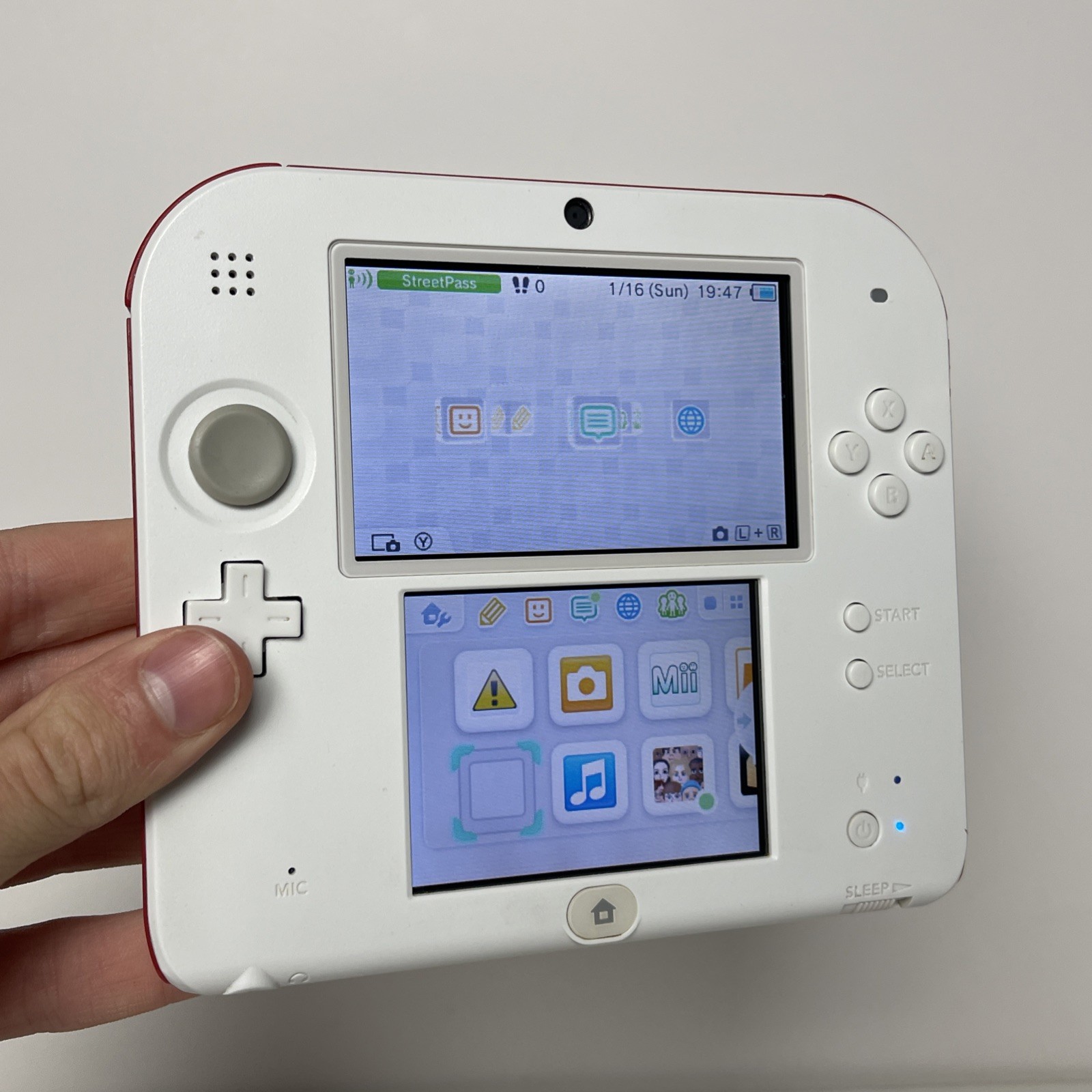 Nintendo 2DS Handheld Game Console FTR-001 Red White Tested Works
