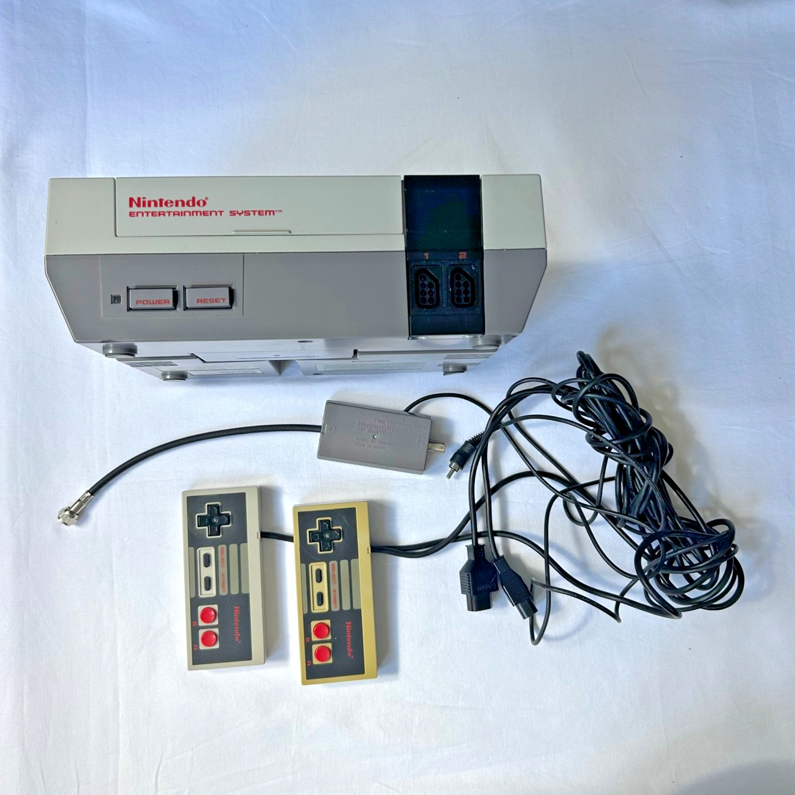 1985 Nintendo NES-001 Console – White/Gray 2 Controllers 5 Games