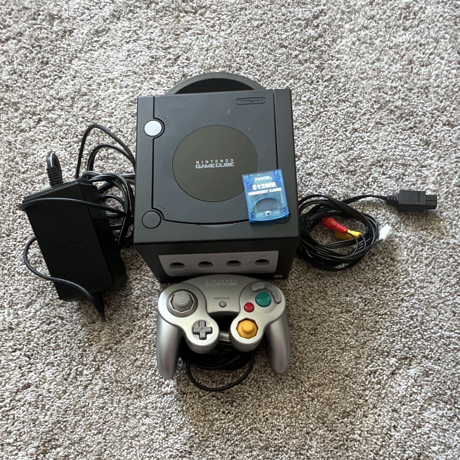 Nintendo GameCube DOL-001 Blk Console NTSC-U/C w/ Controller + 512MB Memory Card