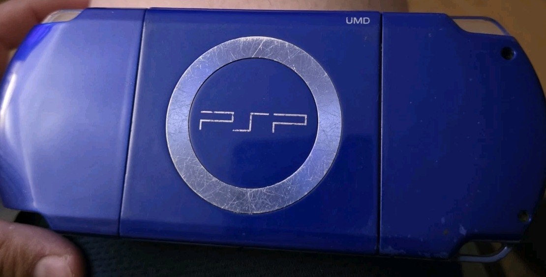 Sony PSP 2001 Metallic Blue Bundle – Star Wars & Midnight Club – READ
