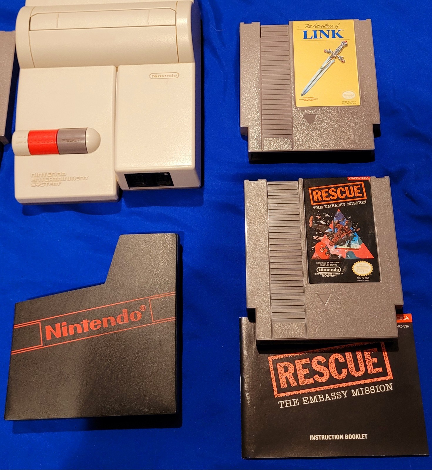 Nintendo Nes Top Loader Console Bundle 4 Games Two Controllers & One Zapper Gun
