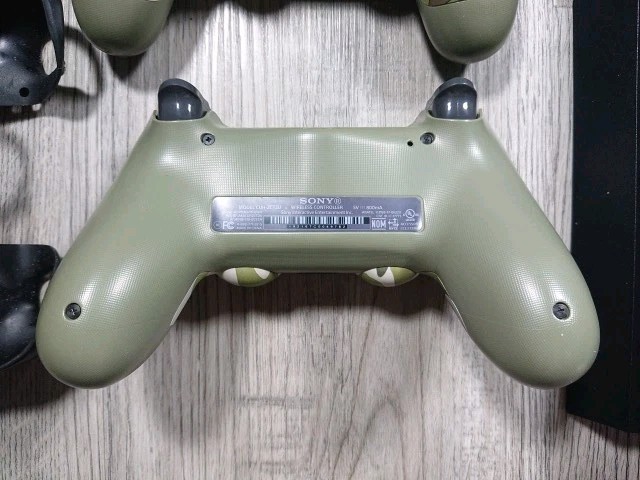 Sony PlayStation 4 CUH-1215A Gaming Bundle 15 Games 2 Camo Controllers Cords W@W