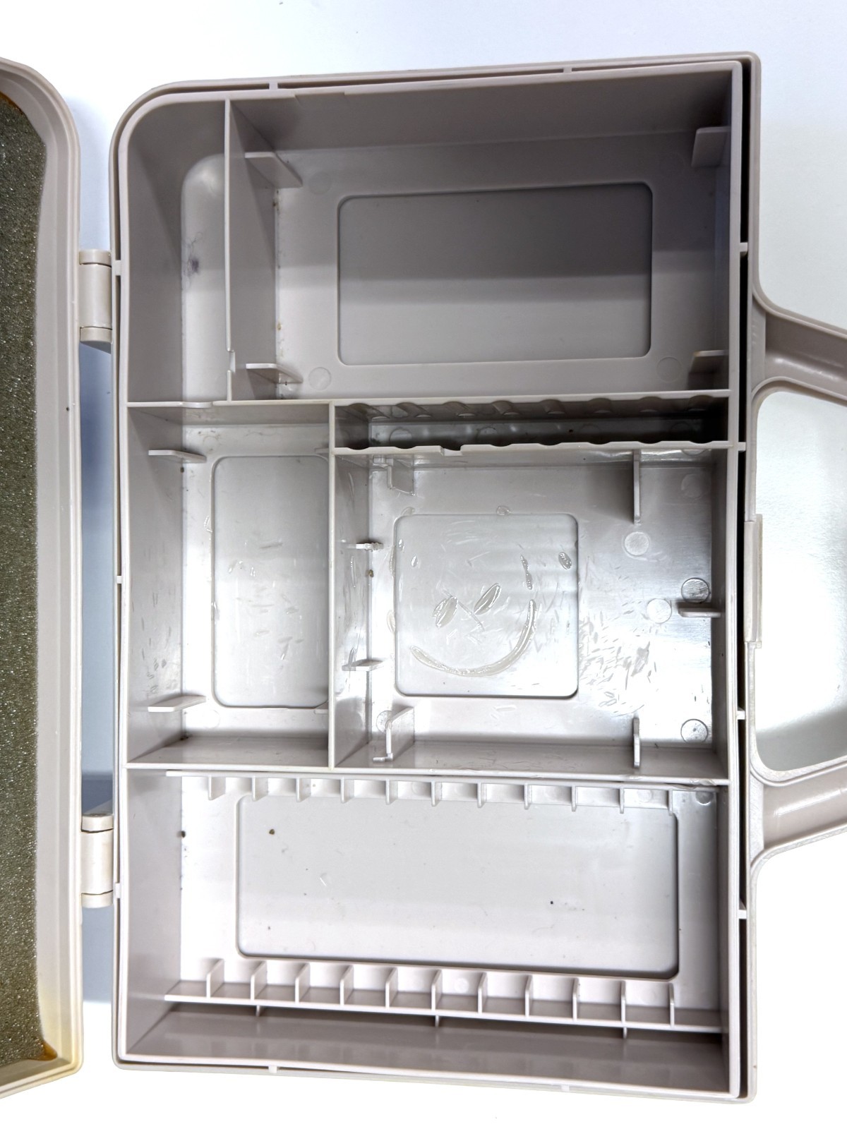NICE! Nintendo Game Boy GB-80 Hard Plastic Travel Storage Carrying Case
