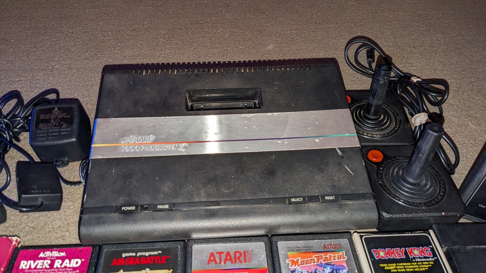 Atari 7800 system 20 Games,2 Controllers hook ups Tested to work Good condition
