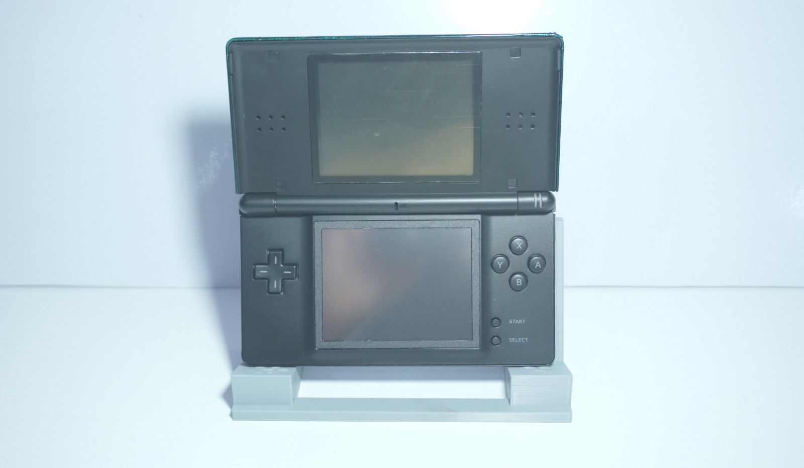 Nintendo DS Lite Shiny Pearlescent Green / Black Handheld System with Charger