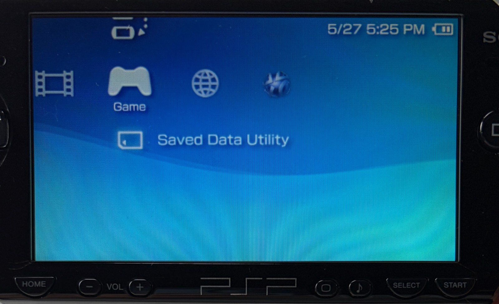 Sony PSP 2000 Piano Black Handheld Console w/ NEW Battery & Charger