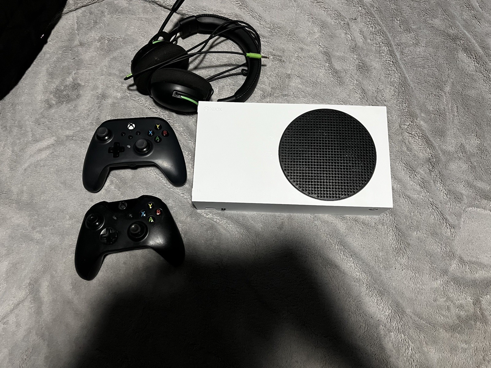 Microsoft Xbox Series S 512GB White Console Bundle w/ 2 Controllers + Headset