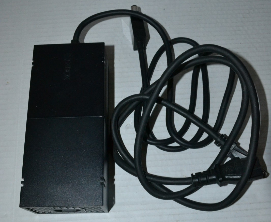 Microsoft Xbox One 500GB Console – Black (1540) Power Cord & Original Box Tested