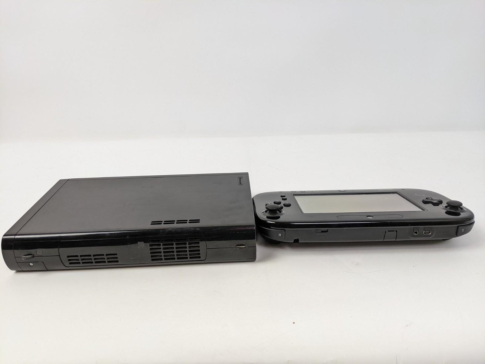 Wii U Console, Pad & Game Bundle WUP-010 WUP-101(02) NES Remix Mario 3D World