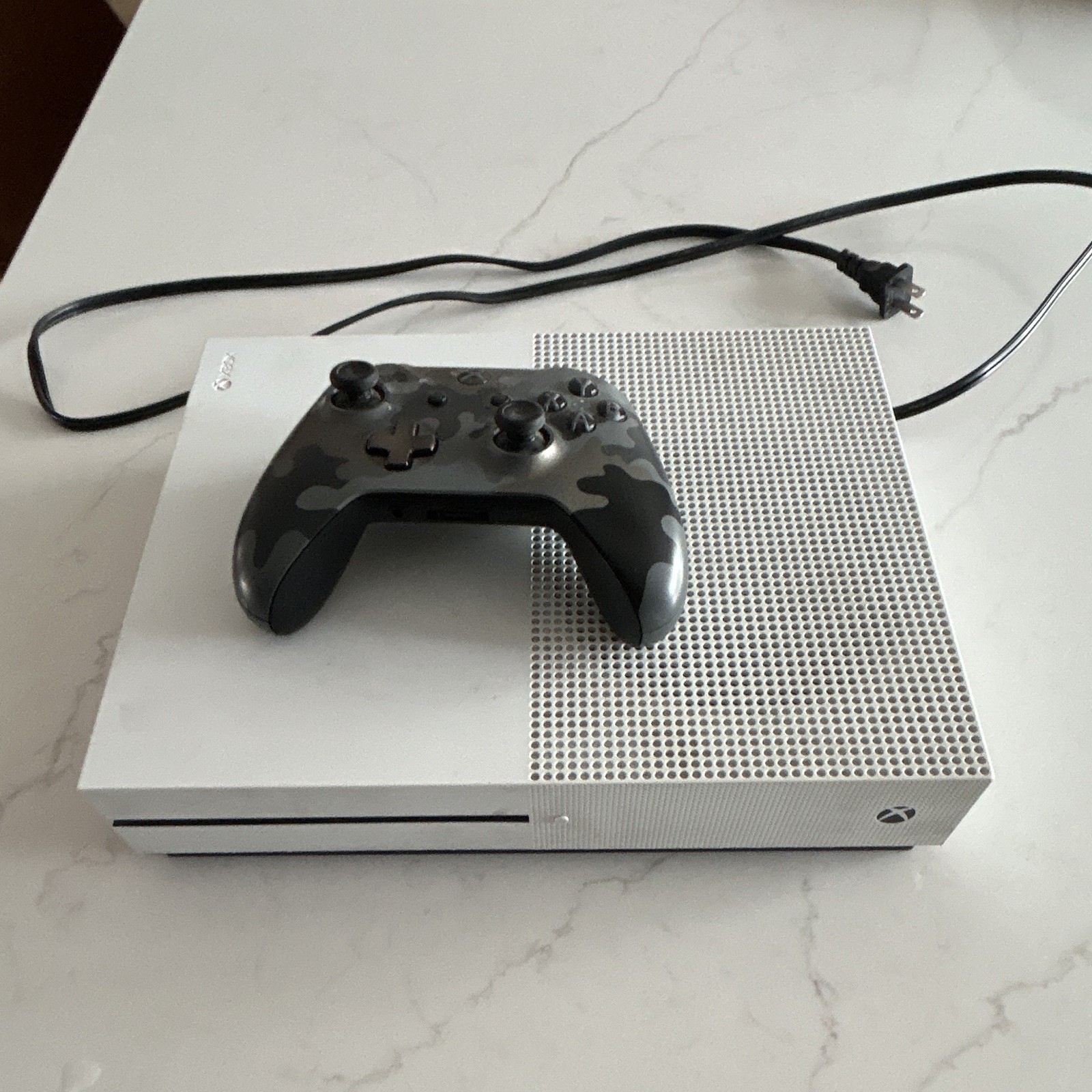 Microsoft Xbox One S 1TB White Console 4K Wi-Fi Gray Camo Controller Cords