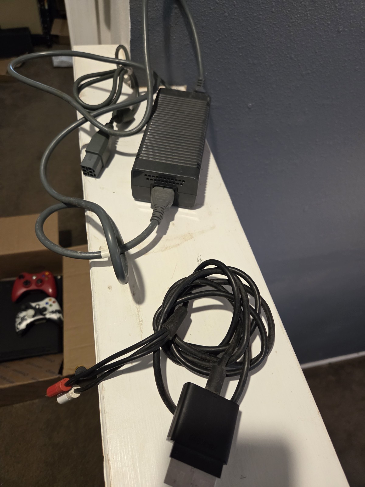 Microsoft Xbox 360 120gb Console 2 Controllers, And Cords