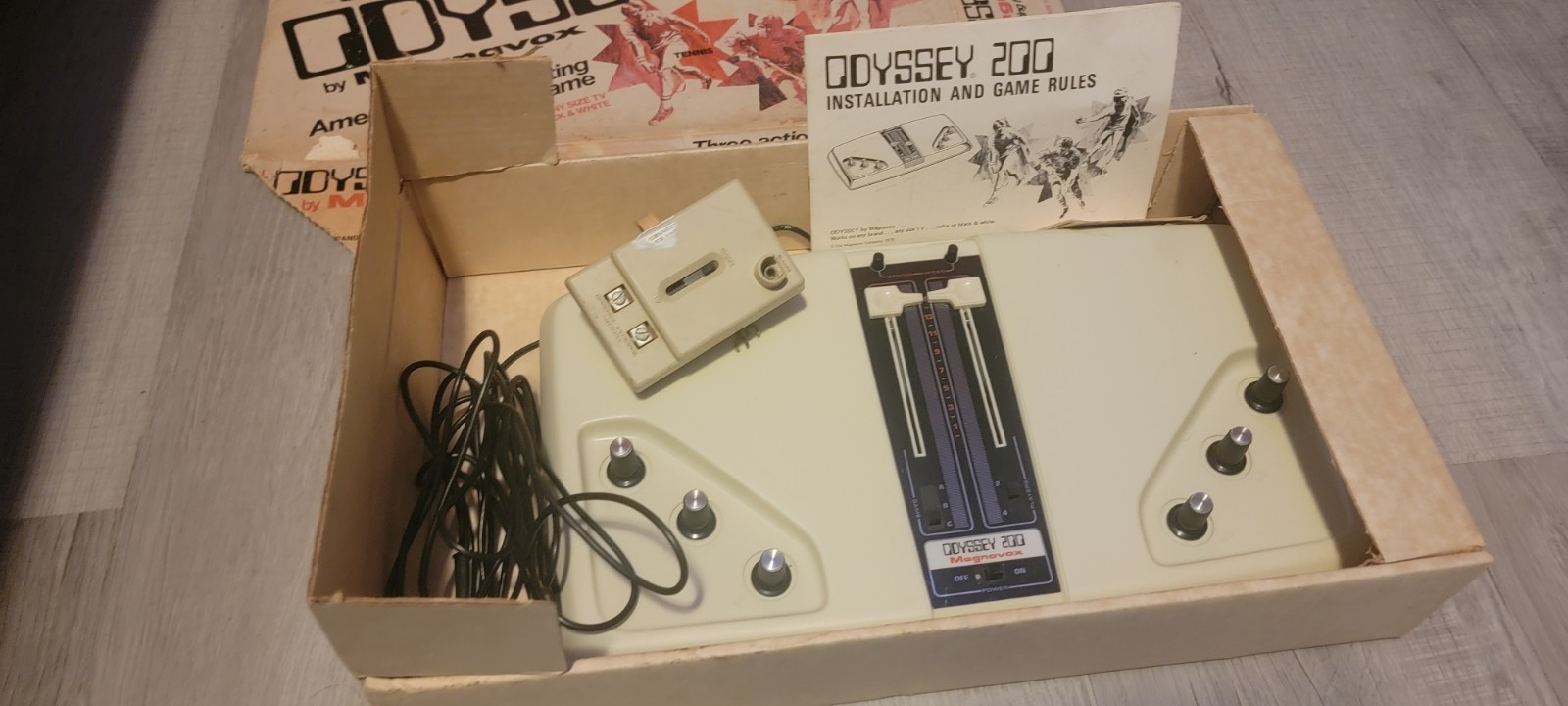 Magnavox Odyssey 200 Home Video Game Console RF Built-In Games Box Manual Beige