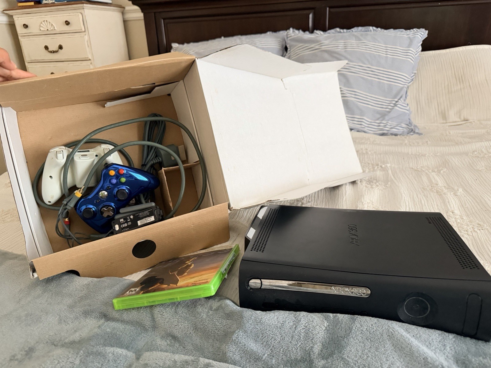 Microsoft Xbox 360 Elite 120GB Black NTSC-U/C Wi-Fi 1080p Bundle w/ Box