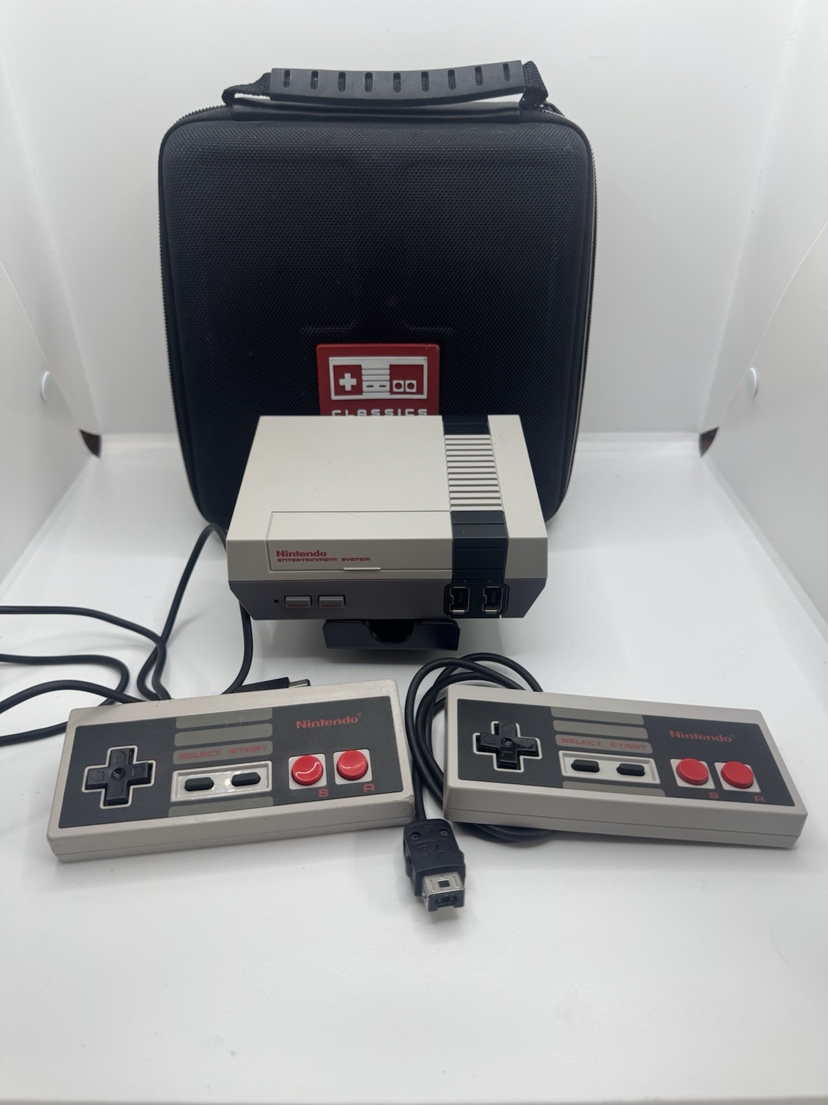 Nintendo NES Classic Edition Mini Console w/ Case, 2 Controllers Cords Authentic