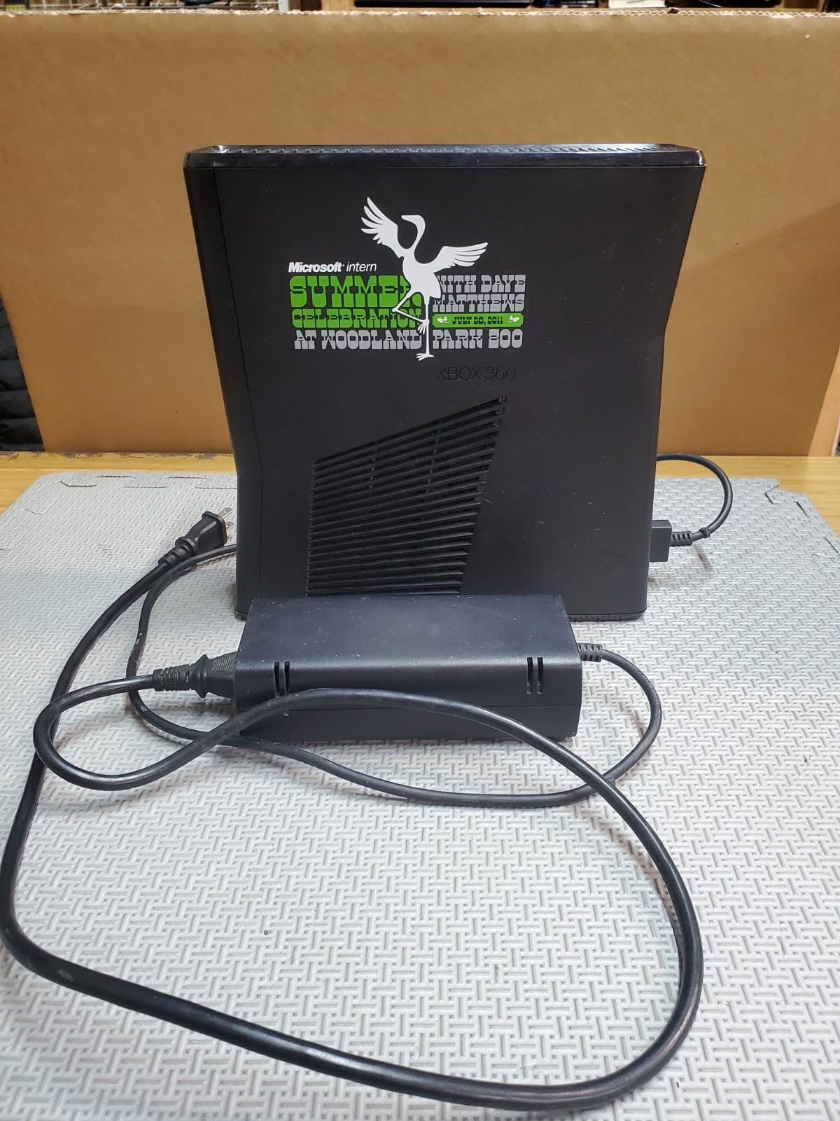 Xbox 360 S – 2011 Summer Intern Edition
