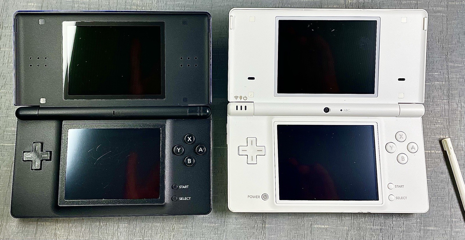 Nintendo DSi w/ Stylus White Tested Good /Blue DSlite For Parts – 34 Games Total
