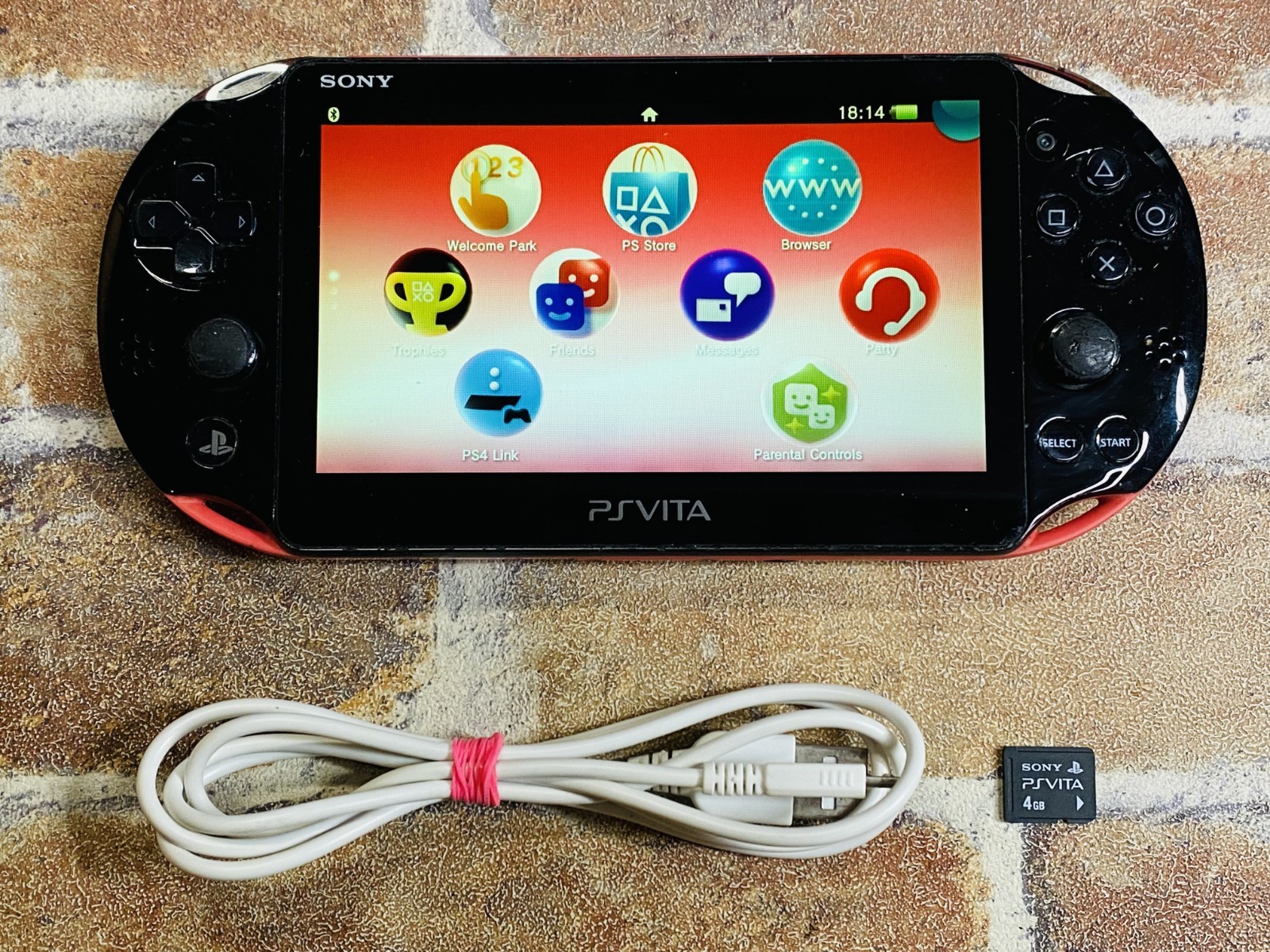 PS Vita Pink Black PCH 2000 SONY PlayStation Japan 4GB USB Charger No.2D DDP