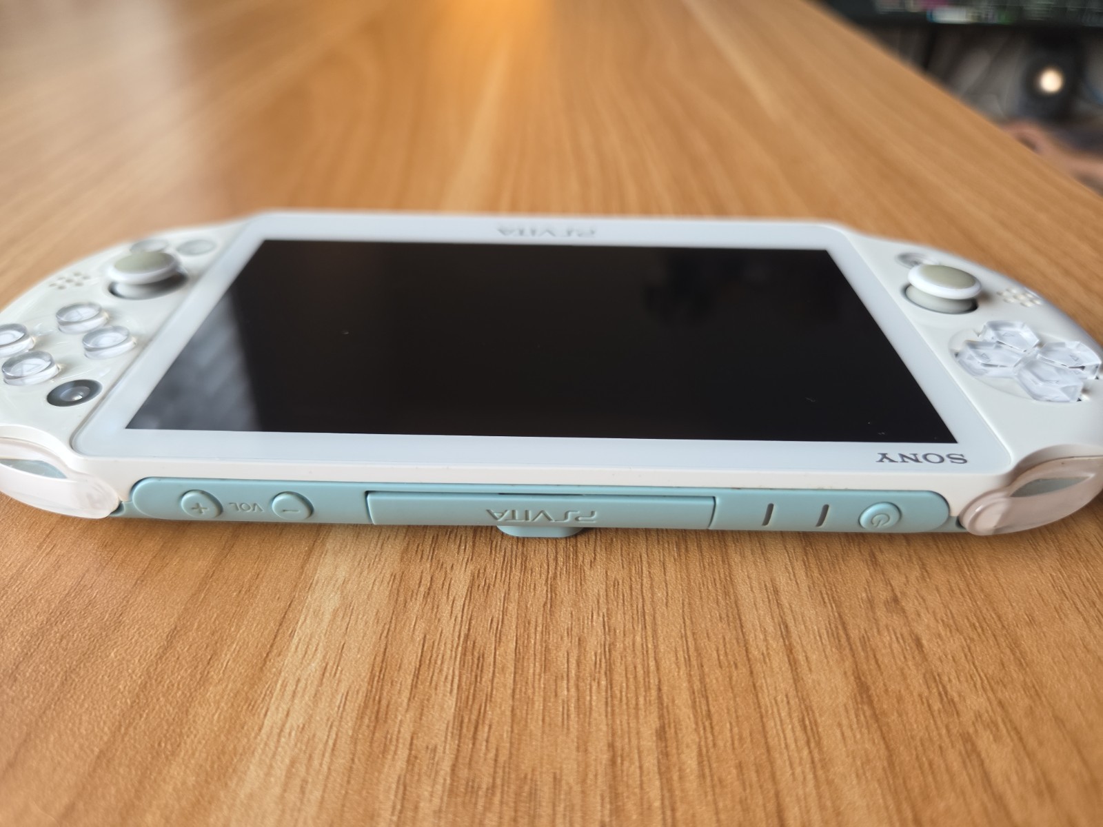 Sony PlayStation PS Vita PCH-2000 Light Blue with charger US SELLER