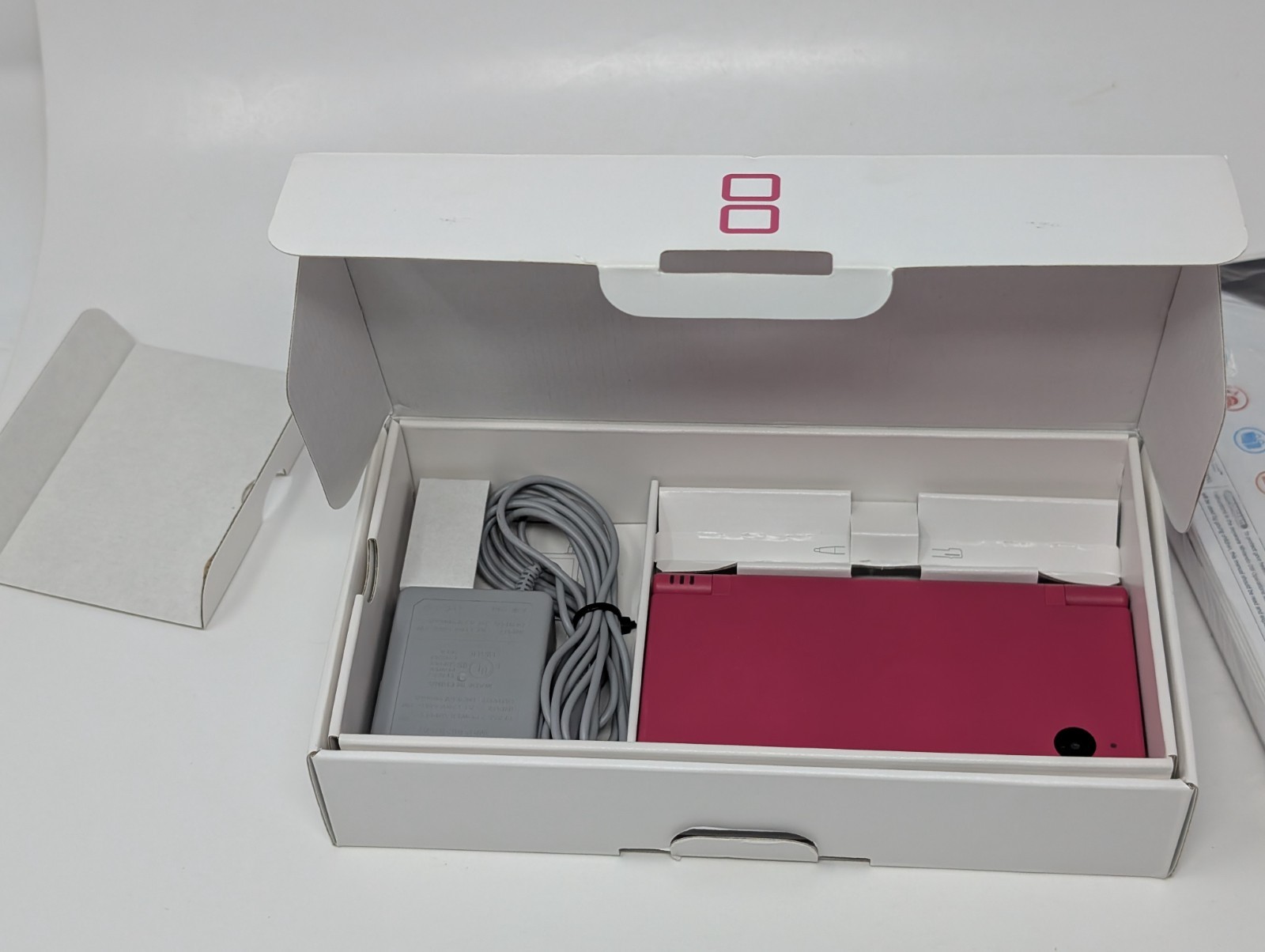 Nintendo DSi 256MB Pink Handheld System – CIB Complete