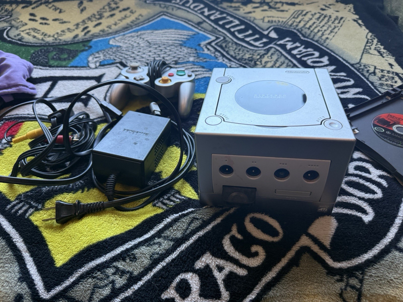 Nintendo GameCube DOL-001 Silver NTSC-U/C Bundle Controller, Turok, Cables