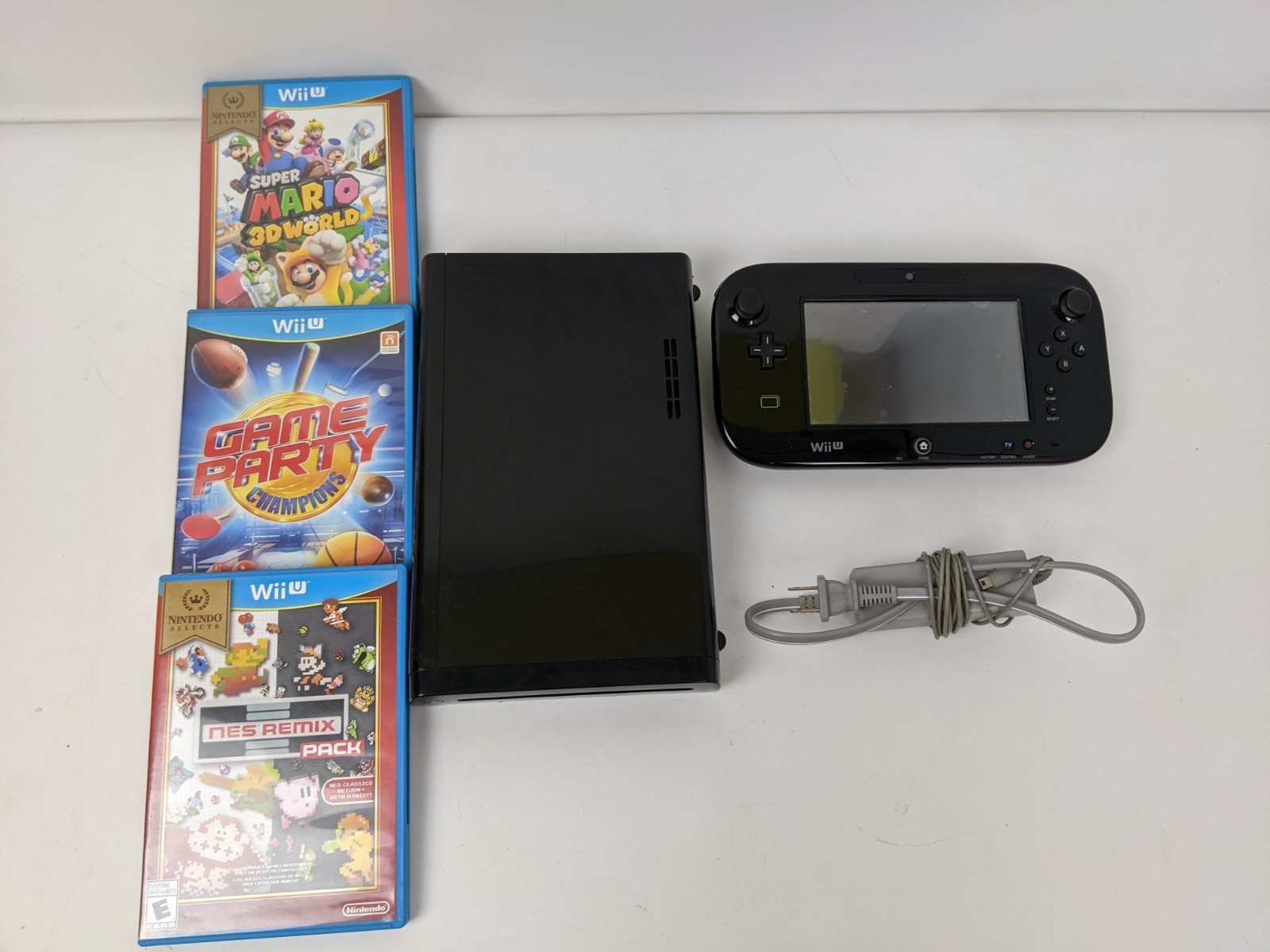 Wii U Console, Pad & Game Bundle WUP-010 WUP-101(02) NES Remix Mario 3D World