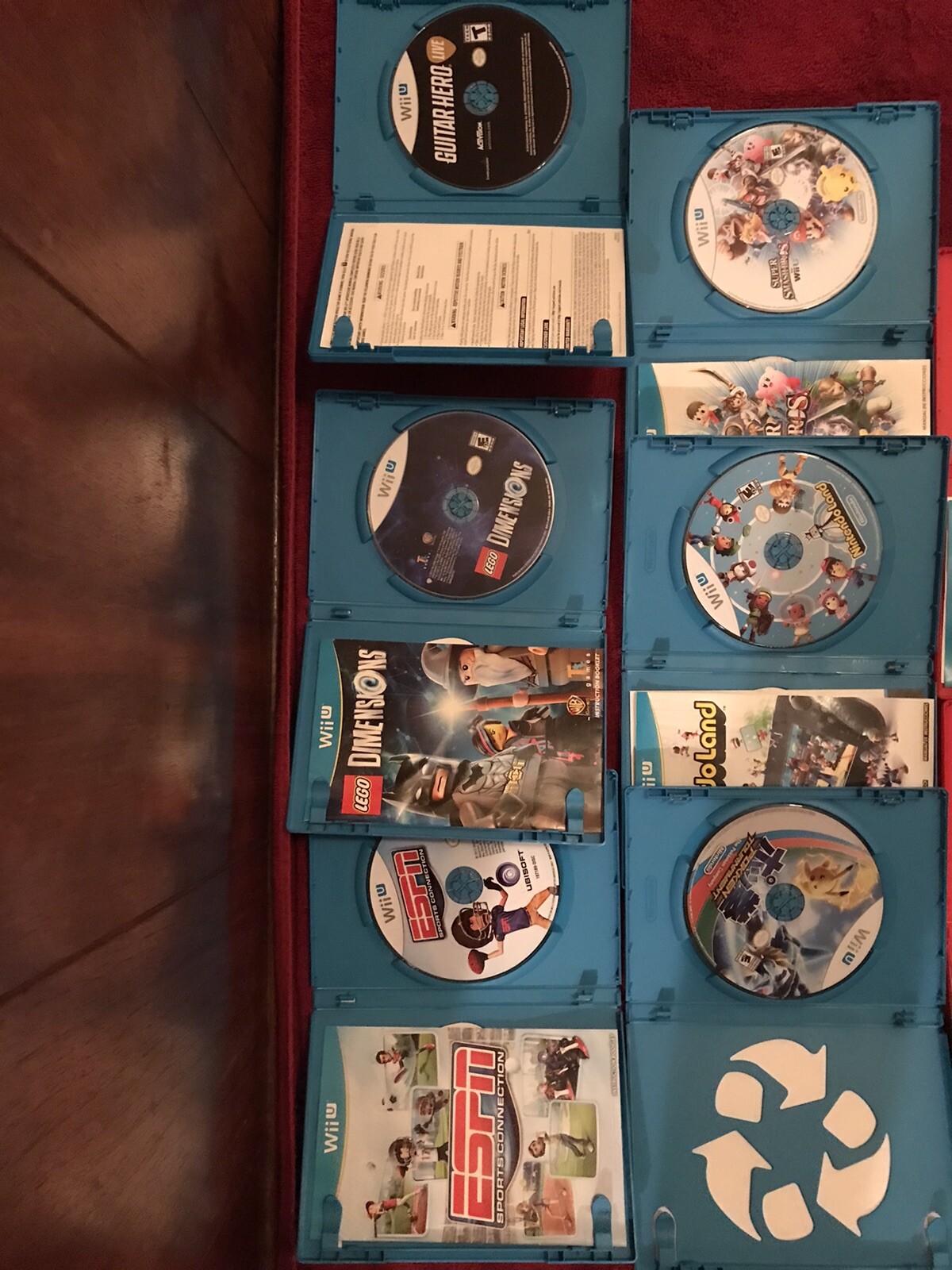Nintendo Wii U Basic Set 8GB White Handheld System, Power Cord & 11 Games