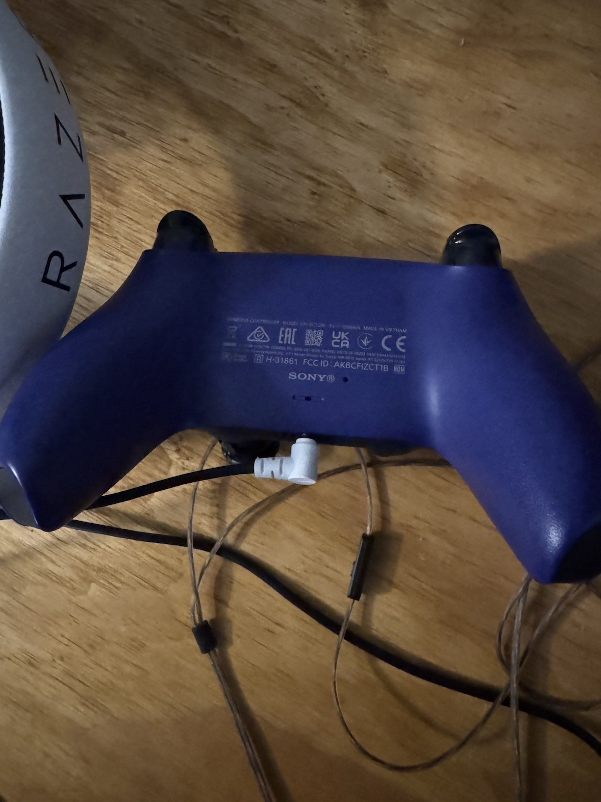 Ps5 digital edition, charging station, 2 ps5 control, LG 27 inch 180 hrz monitor