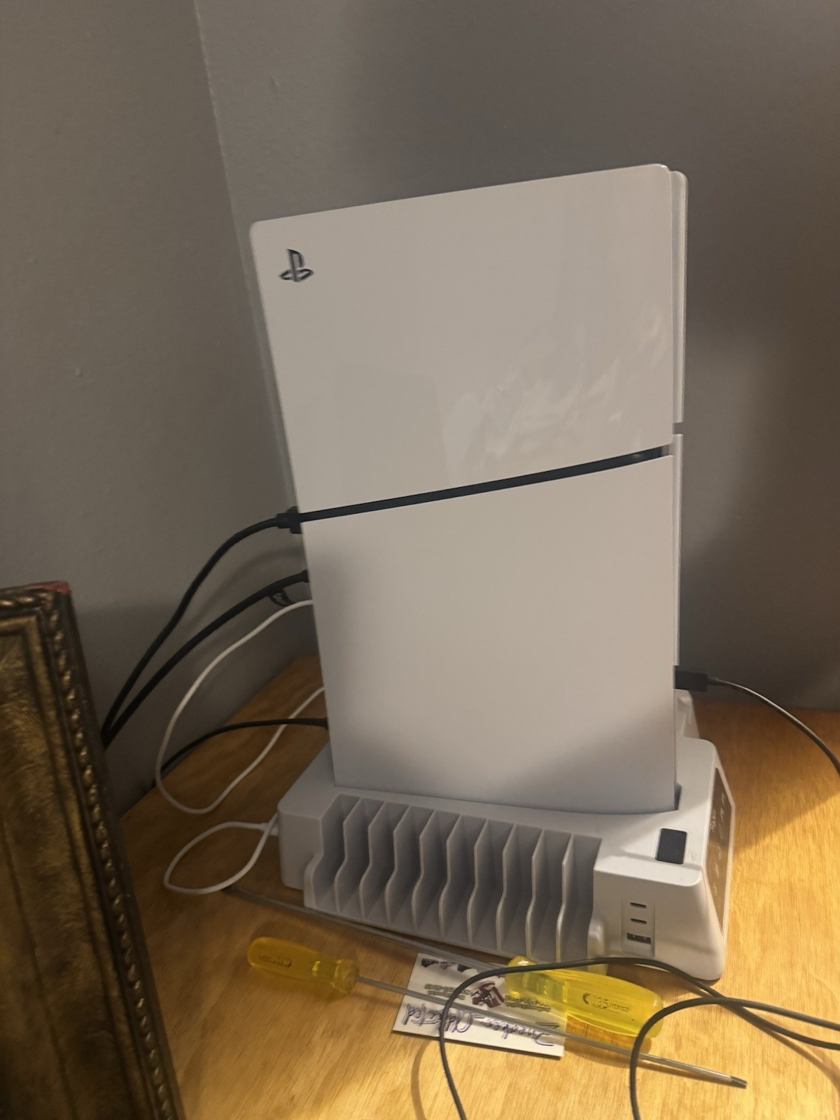 Ps5 digital edition, charging station, 2 ps5 control, LG 27 inch 180 hrz monitor