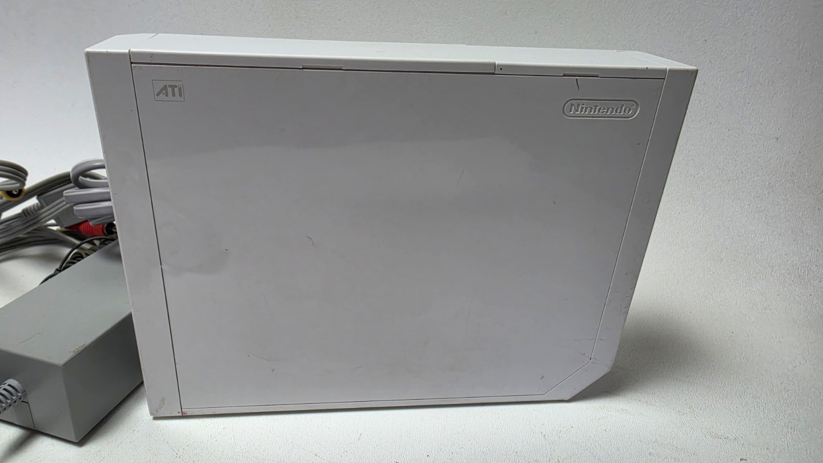 Nintendo Wii Console RVL-001 w/ 2 Controllers, Nunchucks & Cables
