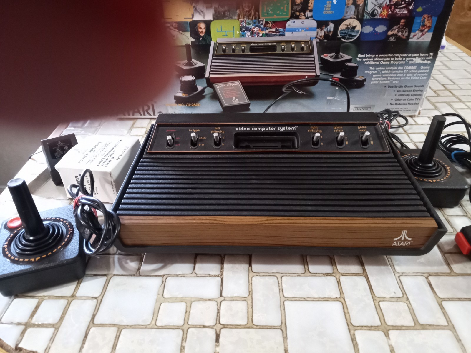 Atari 2600 light 6er In Box -Comes w/ paddles/joysticks, CIB works decent con