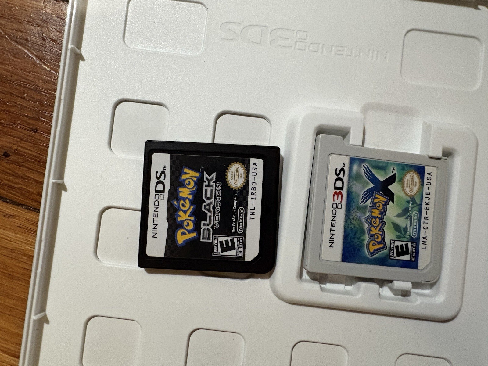 Nintendo 2DS FTR-001 Blue 4GB Wi-Fi w/ Pokemon Black, Pokemon X, Adapter