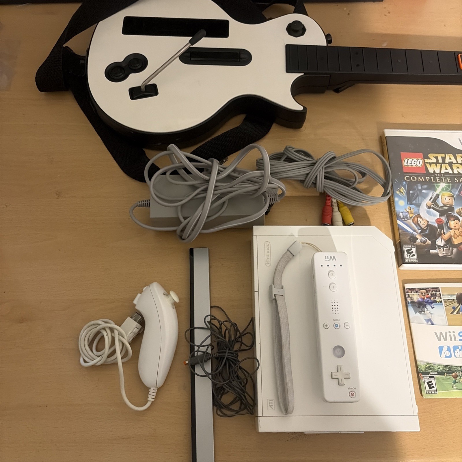 White Nintendo Wii – RVL-001(NTSC) Bundle Guiter Hero and Games